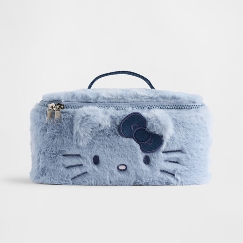GAPx Hello Kitty Soft Blue toiletry Bag